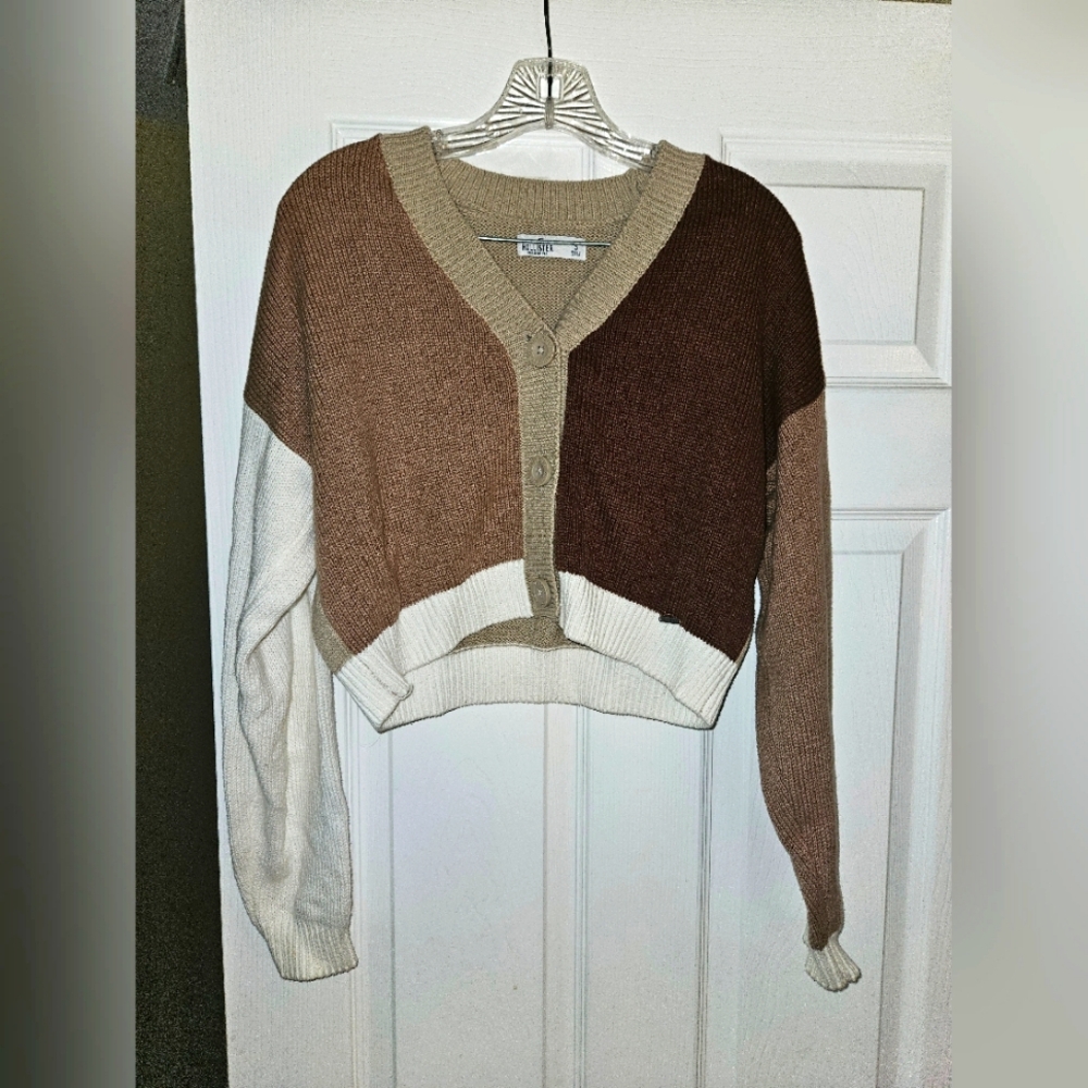 Hollister long sleeve cropped sweater- size S